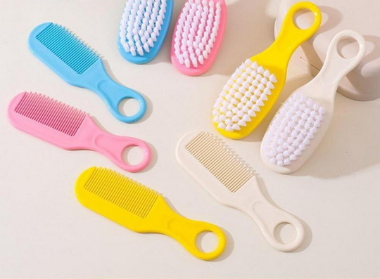 Ensemble de brosses pour b&eacute;b&eacute; avec peigne.jpg